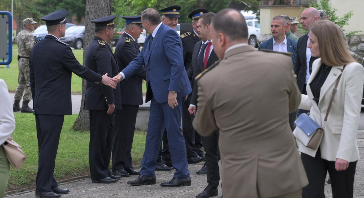 Dodik ušao u vojarnu. Ministar obrane BiH: Imali smo spreman bataljun vojne policije