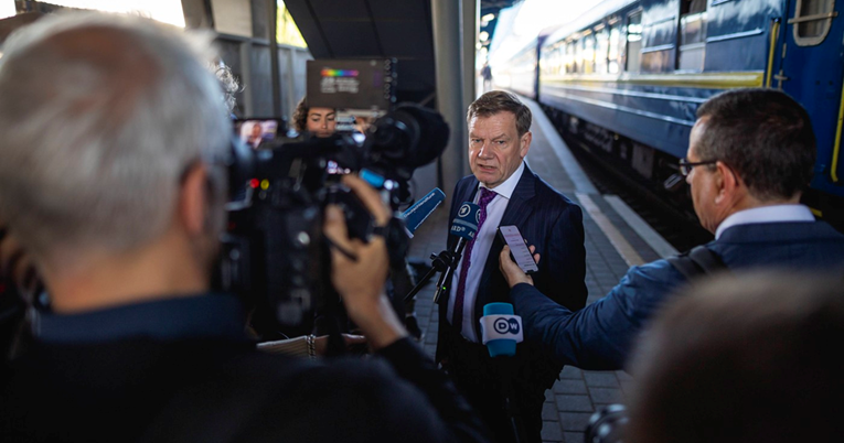 Njemački šef diplomacije vlakom stigao u Kijev. Poklonit će se žrtvama nacista