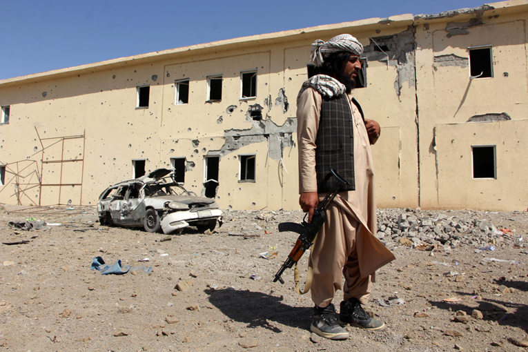 Eksplozije i pucnjava u Kabulu. Afganistan gađao pakistanske avione