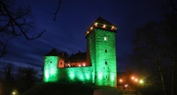 Stari grad Dubovac osvijetljen zelenom bojom, evo zašto