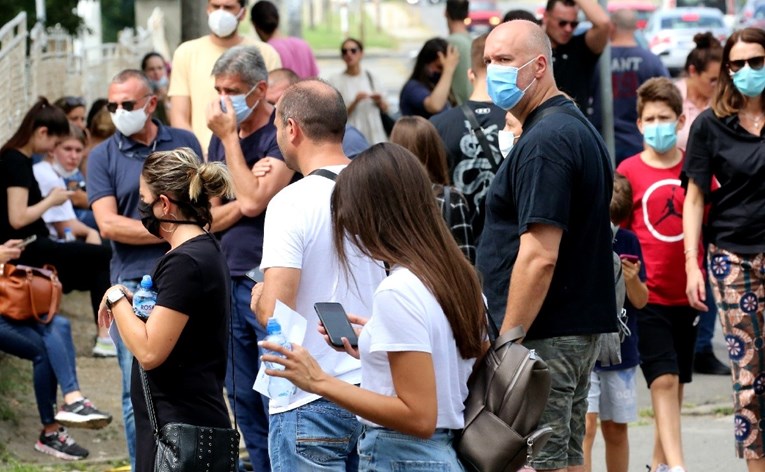 Nove mjere u Srbiji, maske su obavezne i na otvorenom