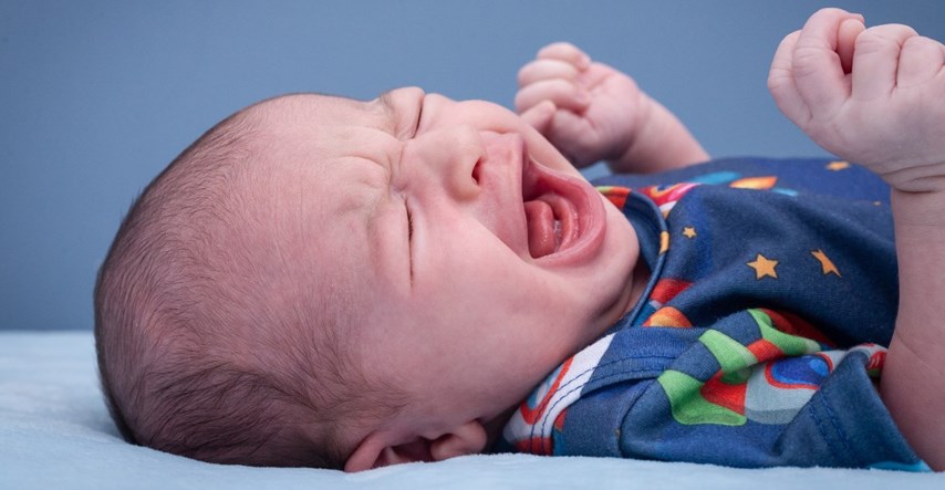 Savjetnica za spavanje otkriva što se događa s bebom kada ignoriramo njezin plač