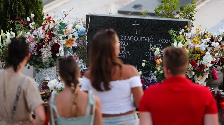 FOTO Pogledajte kako izgleda grob Olivera Dragojevića na godišnjicu njegove smrti