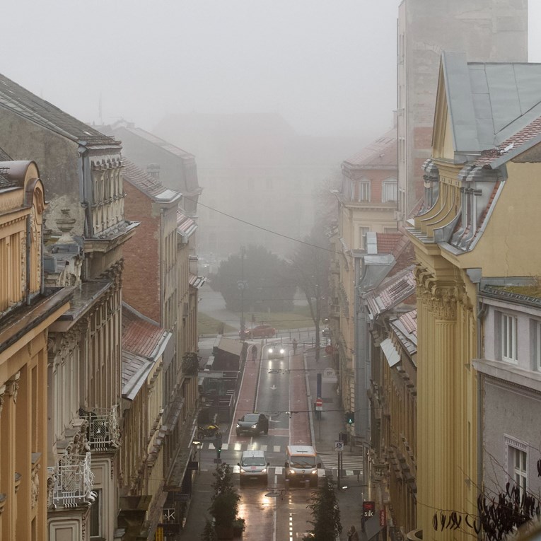 FOTO Magla prekrila Zagreb