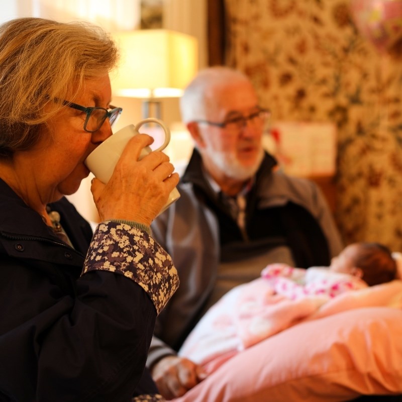 Mama ne vjeruje svekru i svekrvi da mogu čuvati unuče, ljudi je podržavaju