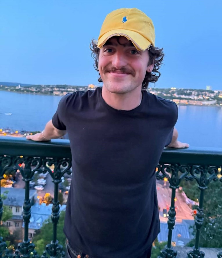 Internet se sprda s pozornicom Bensona Boonea: "Izgleda kao mošnje"