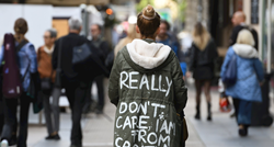 Zagrepčanka privukla pažnju porukom na jakni: "Zbilja me nije briga. Iz Hrvatske sam"