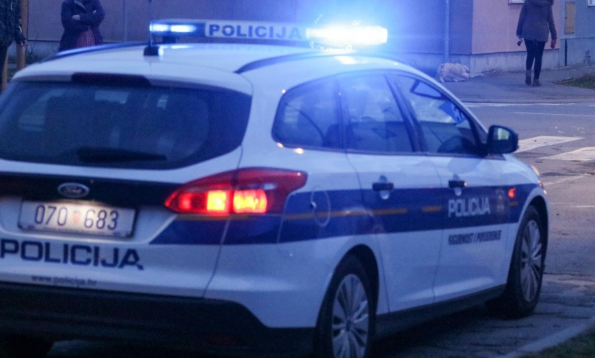 Pregazio čovjeka u Pakracu, bježi policiji. Pješaka prevezli u bolnicu