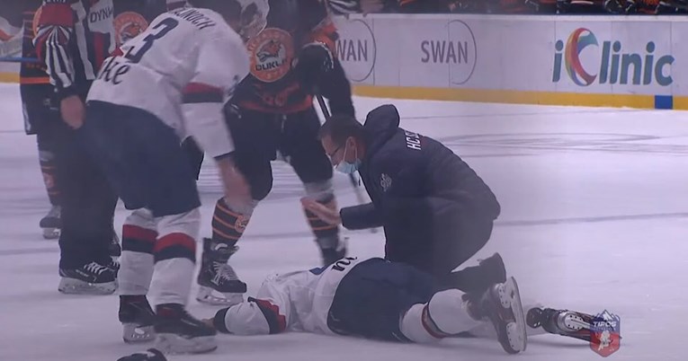 Pogledajte tučnjavu od tri sekunde nakon koje je hokejaš ostao nepomično ležati