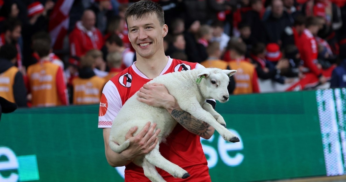 Nedavno su igrača utakmice nagradili pečenim prasetom. Sada je nagrada živo janje