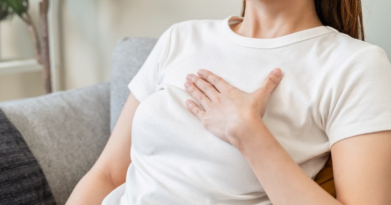 Tri znaka koja pokazuju da bi osjećaj peckanja u prsima mogao biti nešto ozbiljnije