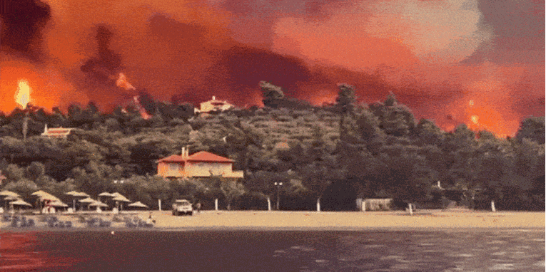 Na grčkom otoku izgorjelo najmanje 150 kuća, samostan okružen vatrom: "Gušimo se"