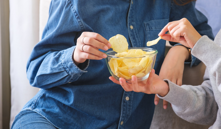 Lako i brzo se debljate? Krive su četiri popodnevne navike, tvrde nutricionisti