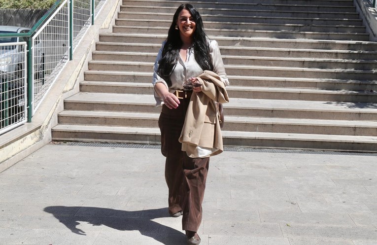 Ivana Ninčević Lesandrić na biralištu s torbicom brenda koji obožavaju trendseterice