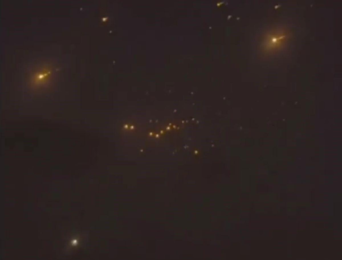 VIDEO Misteriozni svjetleći objekti snimljeni iznad Kazahstana. "To je Orešnik"