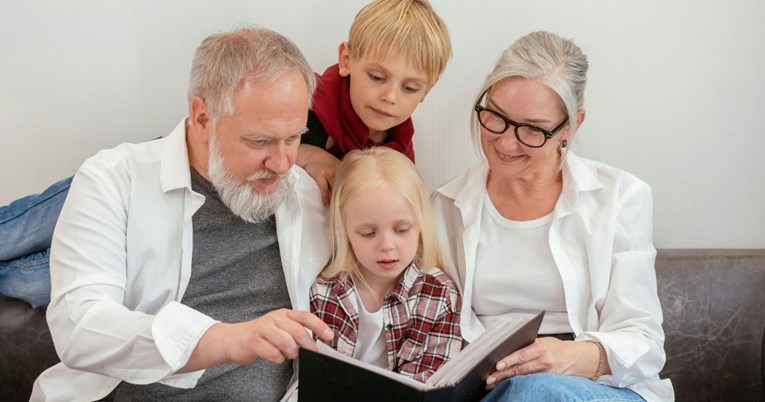 Djeca bi trebala provoditi više vremena s bakama i djedovima, evo tri razloga zašto