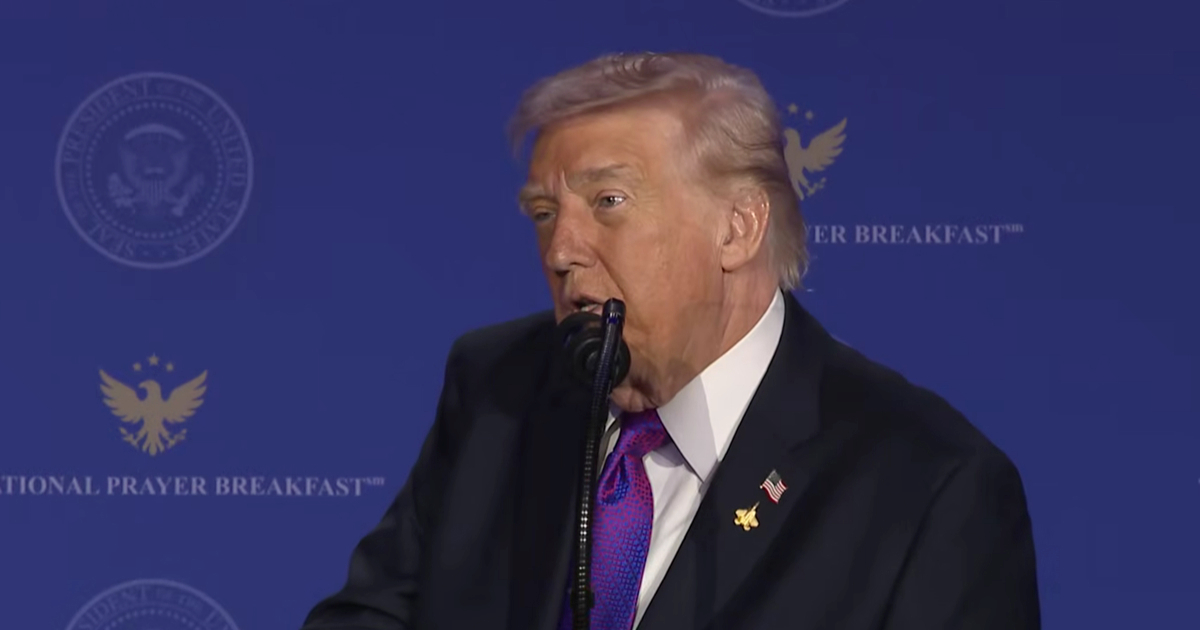 Trump na molitvenom doručku: Mislim da bih trebao završiti u raju