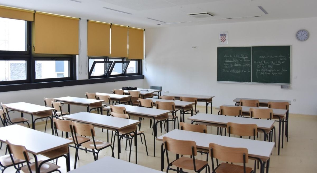 Srednje škole u Zagrebačkoj županiji prelaze na online nastavu