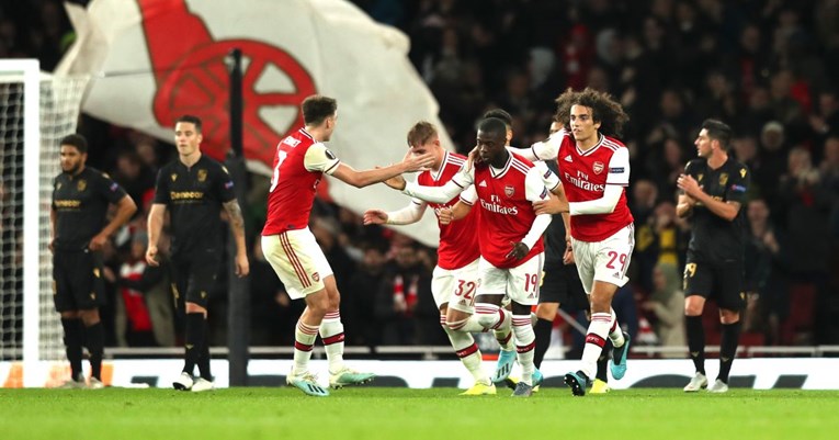 ARSENAL - VITORIA 3:2 Pepe s dvije golčine iz slobodnjaka spasio Arsenal