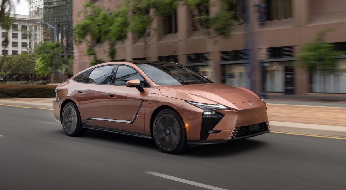 Novi Lexus ES stiže: Udobnost i luksuz s tehnološkim kompromisom