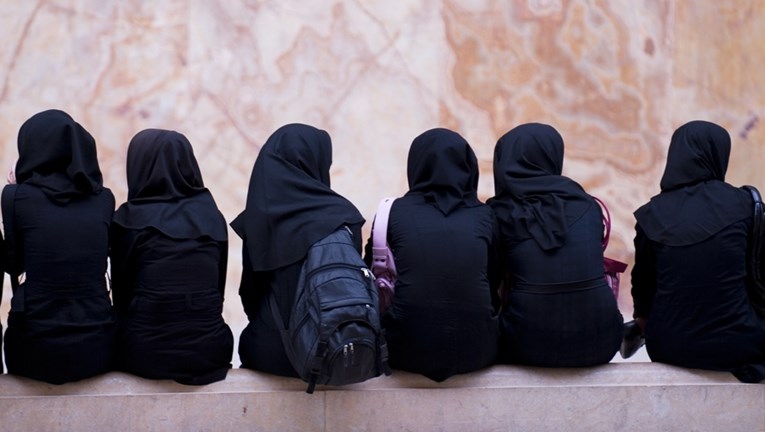 Iran: Tko bude poticao žene da skinu hidžab, bit će kažnjen