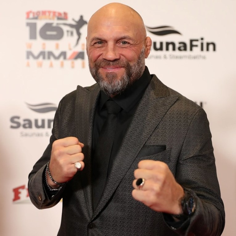 Legendarni Randy Couture doživio tešku nesreću. Prevezen je u bolnicu