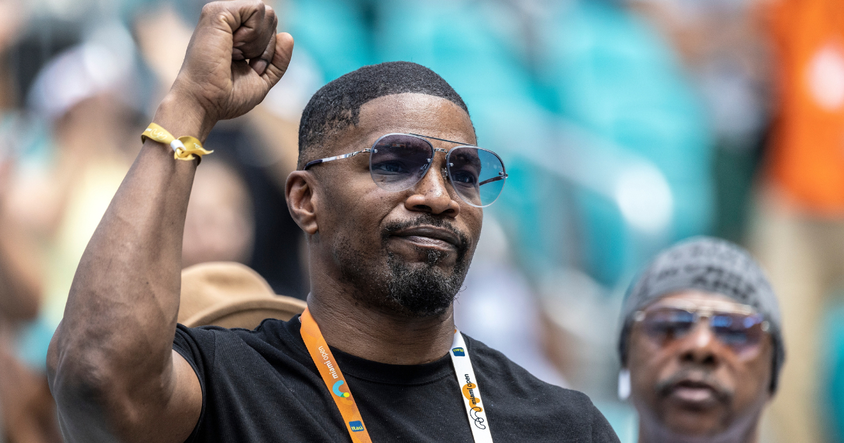 Jamie Foxx pogođen čašom u glavu na svojoj rođendanskoj proslavi, završio u bolnici
