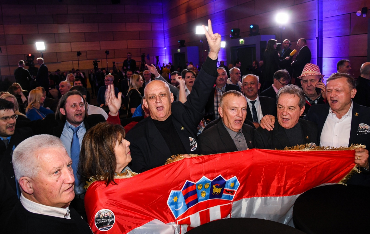 HDZ-ovci se opustili u Kolindinom stožeru, pogledajte fotke