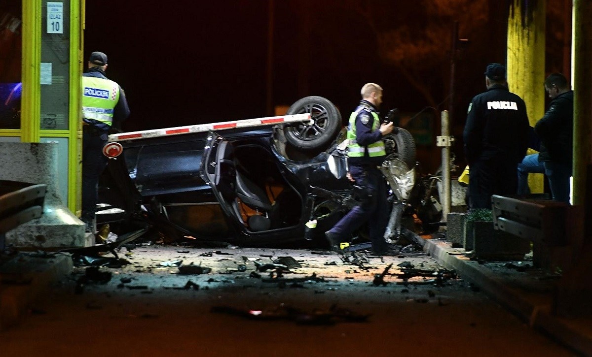 Detalji strašne nesreće na naplatnim kućicama, auto smrskan. Poginuo vatrogasni šef