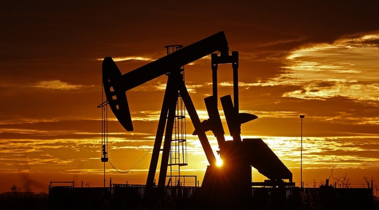 Cijene nafte pale ispod 83 dolara, trgovce brine novi val korone u Kini