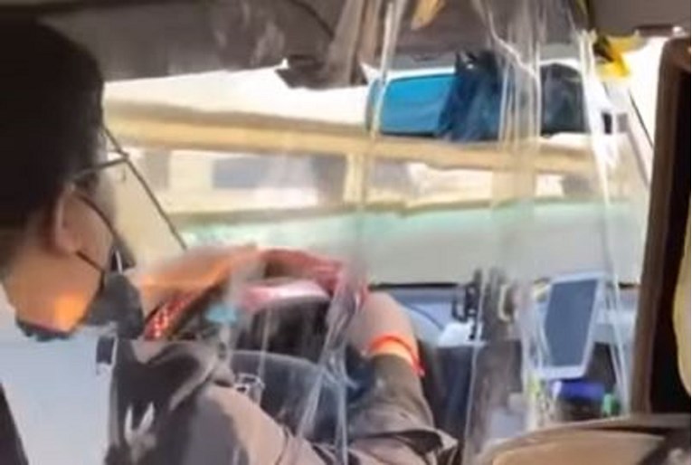 Putnik snimio kako se taksist štiti od korone, video izazvao različite reakcije