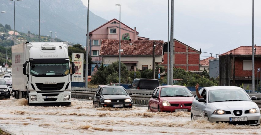 Ovako je izgledao kaos u Dalmaciji: Zarobljeni auti, tablice posvuda, frca struja