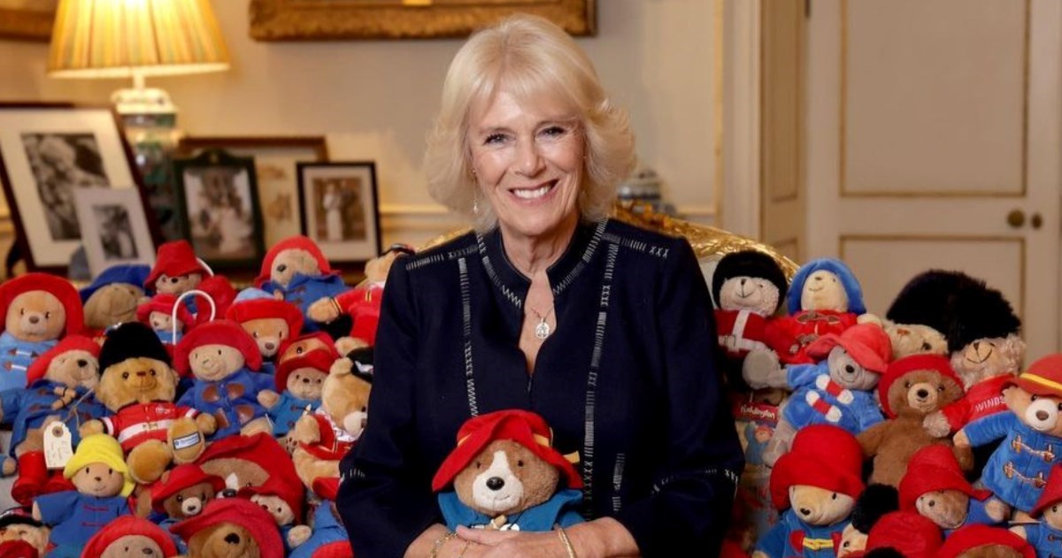 Camilla pozirala s 1000 plišanih medvjedića. Bit će podijeljeni djeci