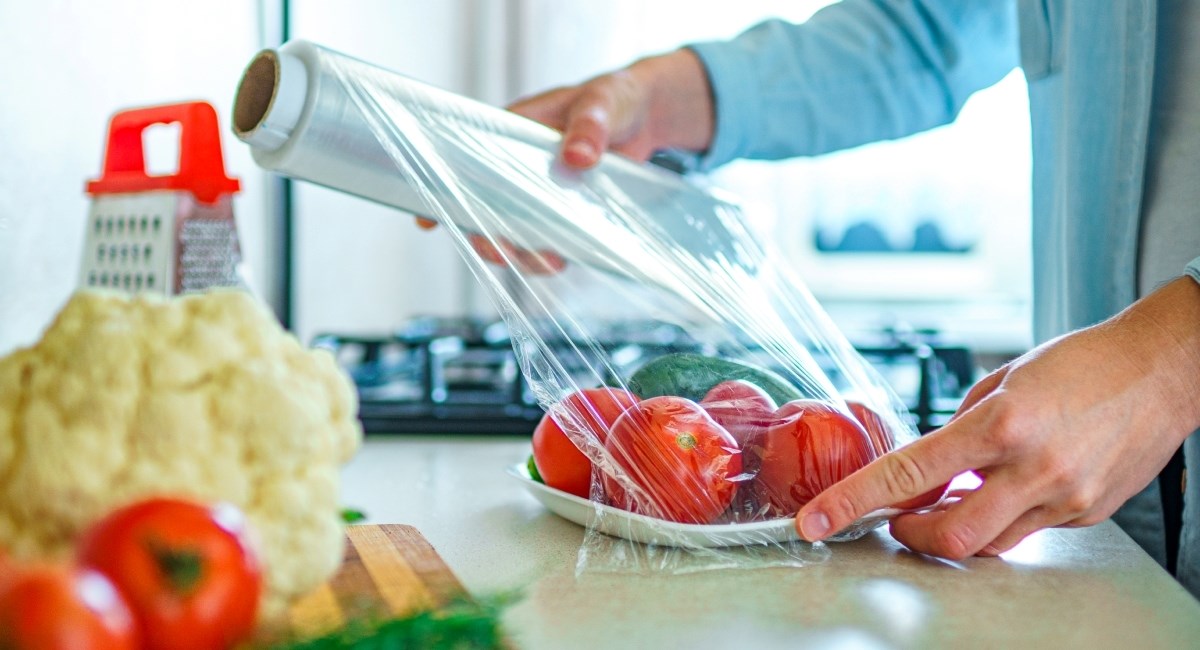 Cijelo vrijeme ste to krivo radili: Kako najlakše odmotati prozirnu foliju