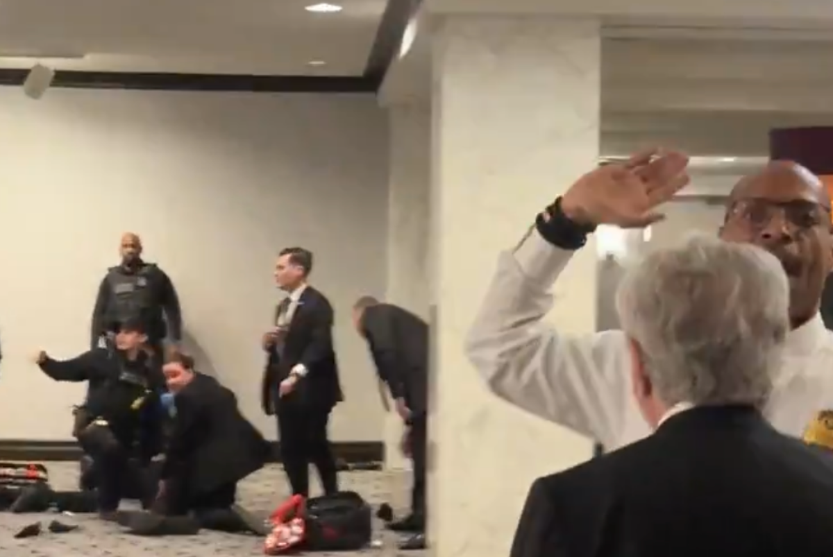 VIDEO Ovo je trenutak kad je uhićen napadač na Trumpovoj gala večeri