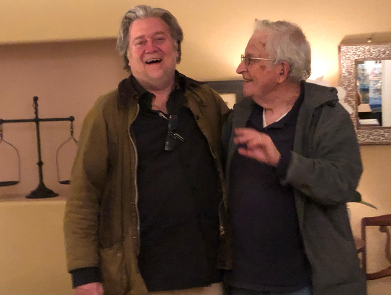 Na slici Steve Bannon i Noam Chomsky
