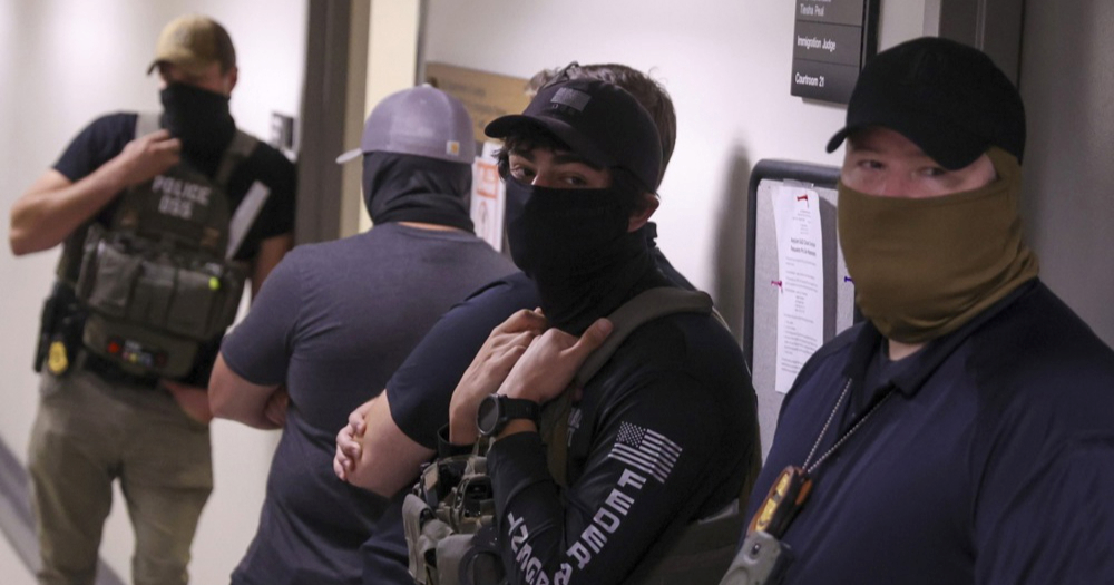 Apple uklonio aplikaciju za praćenje ICE agenata koji protjeruju migrante