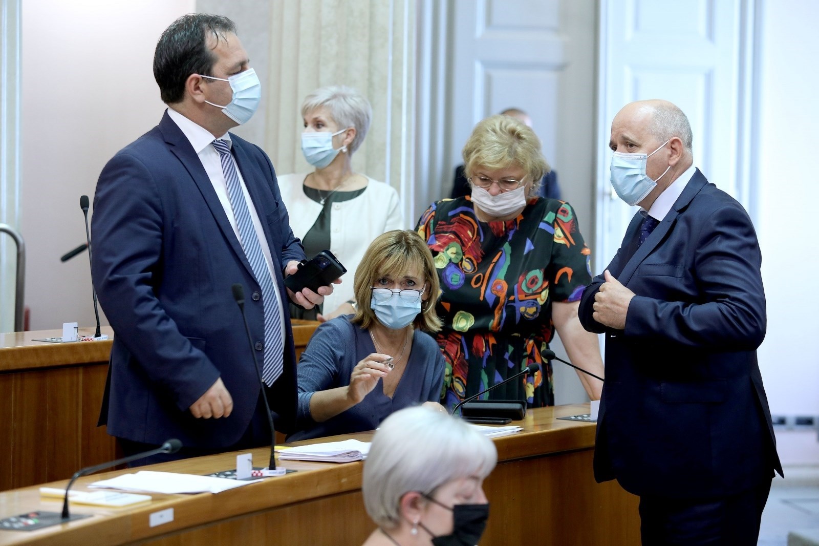 Oporba u saboru tražila da se istraži poslijeratna obnova, vladajući ih odbili