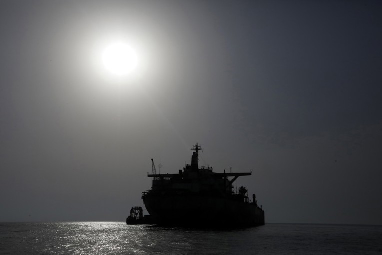 Supertanker pogođen u Hormuškom tjesnacu, izbio veliki požar