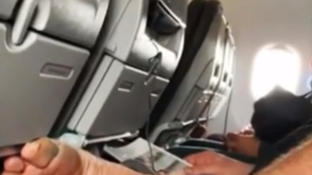 Ponašanje putnika u avionu šokiralo svijet: "Bože, pošalji kugu da nas pročisti"