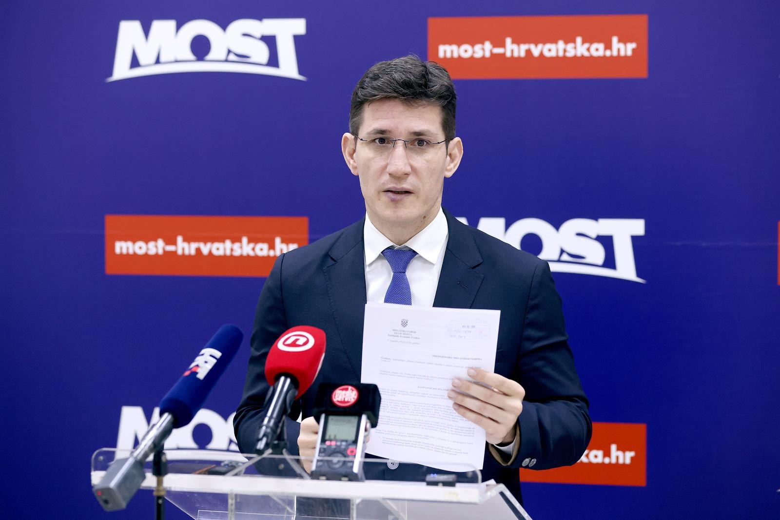 Troskot: U Lici je završilo gotovo milijun tona opasnog otpada