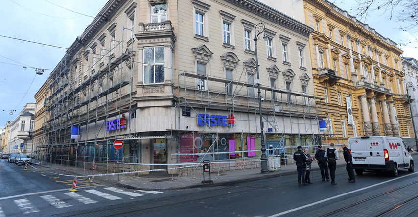 VIDEO Sa zgrade u strogom centru Zagreba pali dijelovi pročelja. Stigla policija