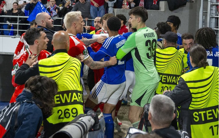 VIDEO Sukob igrača nakon ispadanja Mainza: "Nepoštovanje. To se ne radi"