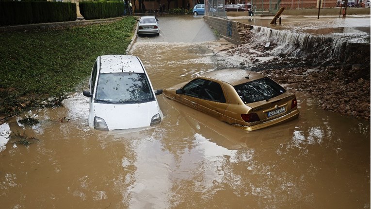 Zračna luka u Valenciji bila zatvorena zbog snažne oluje