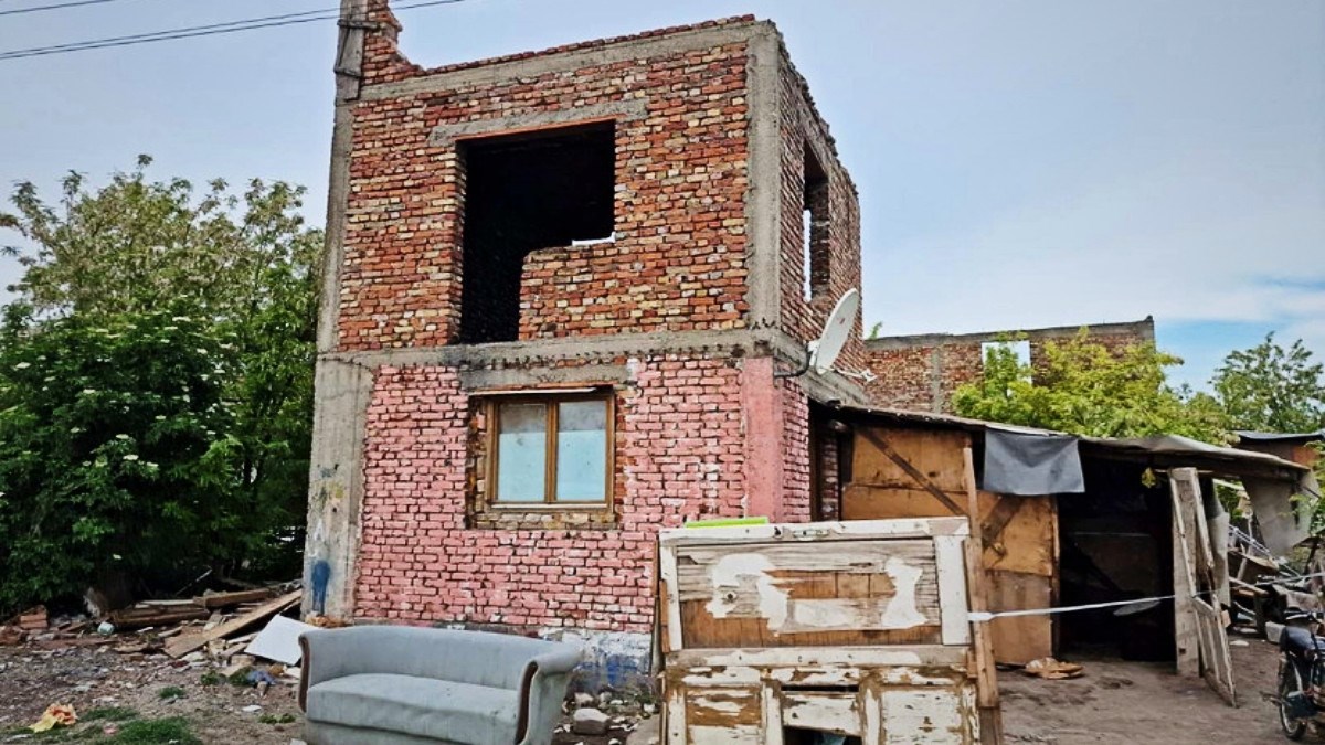 Nožem izbo ženu u Novom Sadu