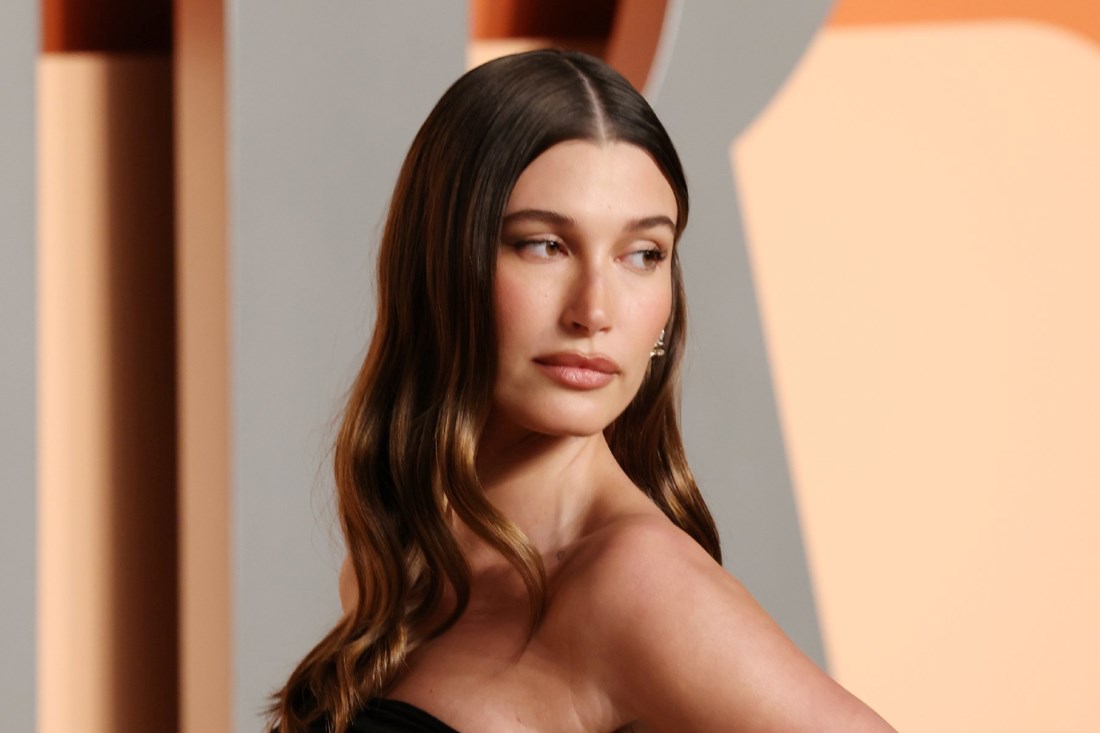 Hailey Bieber objavila fotografije, pažnju ukrali flasteri za prištiće