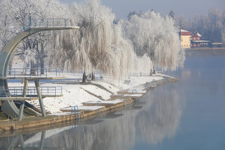 Sutra snijeg. U Lici i do 40 cm, najavljen i u Zagrebu