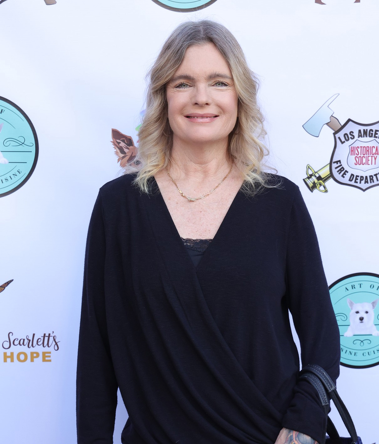 Erika Eleniak (56) otvorila profil na OnlyFansu, otkrila je kakve zahtjeve dobiva