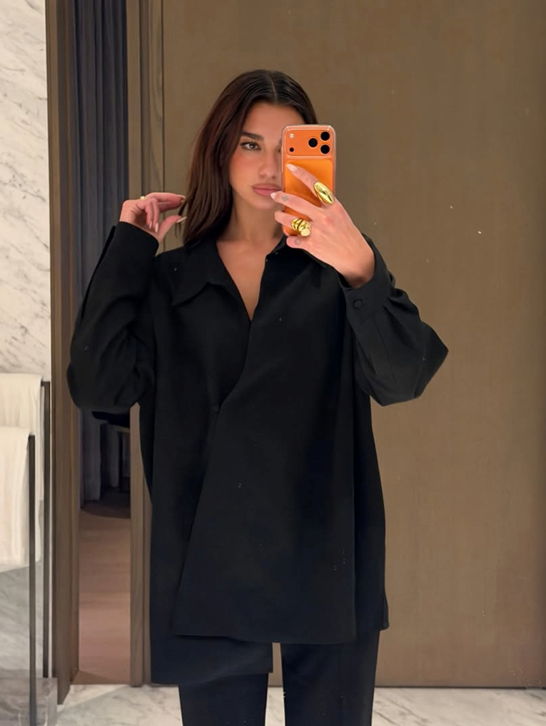 Prsten koji nosi Dua Lipa stoji 60 eura, a izgleda znatno skuplje