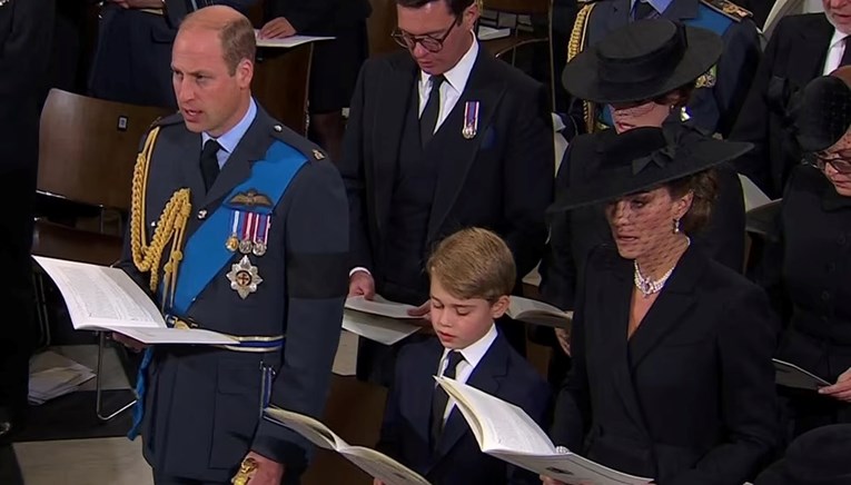 Kate na sprovod stigla s bisernom ogrlicom i tako odala počast kraljici